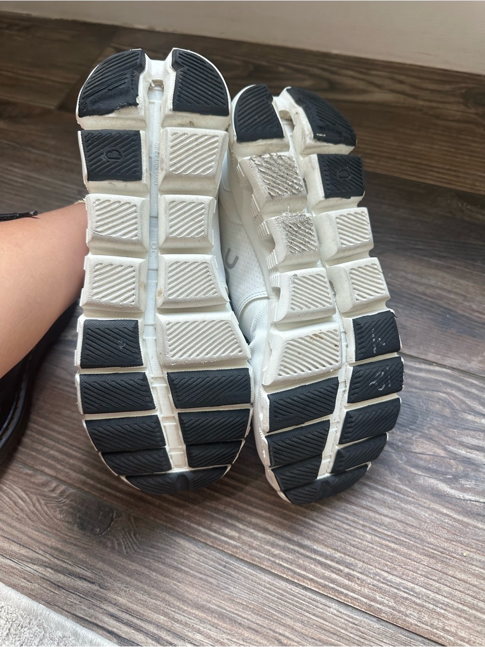 On Cloudswift Men's Athletic Shoes in White and Black - Picture 6 of 12